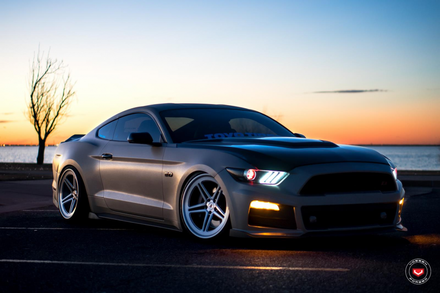 Ford Mustang   LC102