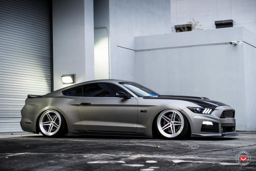 Ford Mustang   LC102