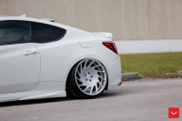   Vossen: Hyundai Genesis   Vossen VLE-1